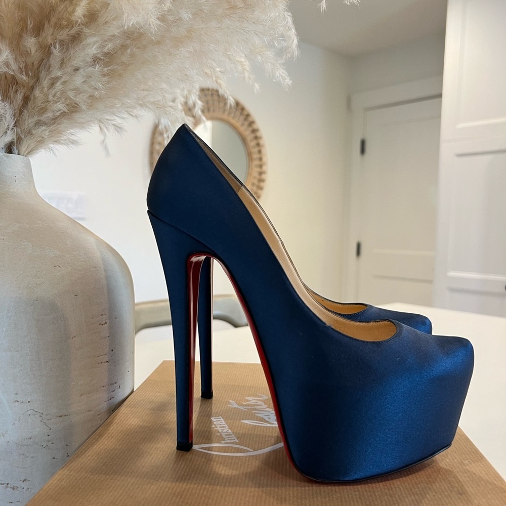 Christian Louboutin DAFFODILE 160 CREPE SATIN size 7.5